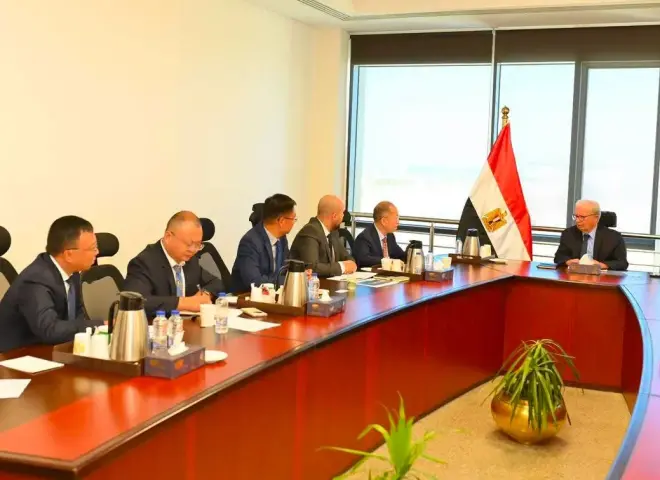 نائب رئيس الوزراء للشؤون الاقتصادية يبحث مع مجموعة صينية إقامة مجمع صناعي متكامل بالمنطقة الاقتصادية لقناة السويس