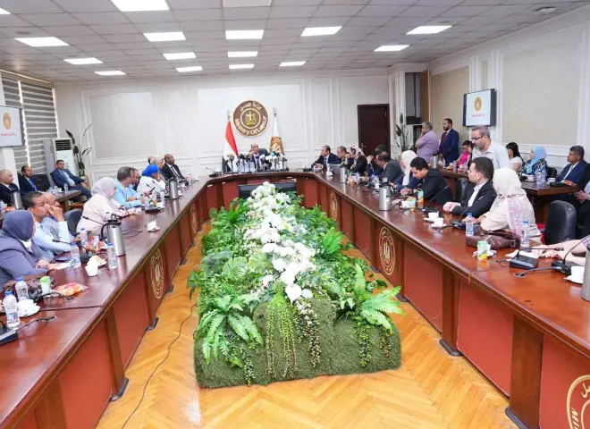 وزير العمل يطلق ”القواعد العامة للائحة تنظيم العمل” بشركات القطاع الخاص