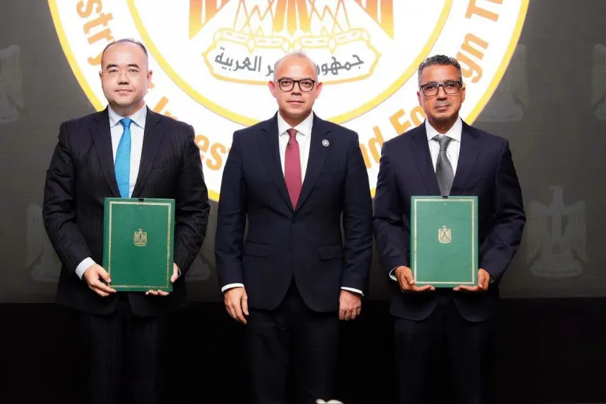 مذكرة تفاهم بين مجموعة «منصور» و«Tianneng» الصينية لبحث الاستثمار في صناعة البطاريات بمصر