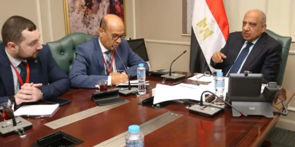 وزير الكهرباء يتابع مع روساتوم تطوير مجمع متكامل لتحلية مياه البحر بـ”الضبعة النووية”