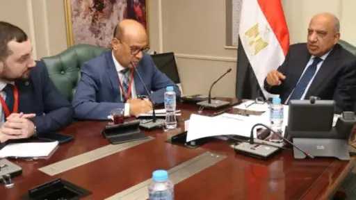 وزير الكهرباء يتابع مع روساتوم تطوير مجمع متكامل لتحلية مياه البحر بـ”الضبعة النووية”