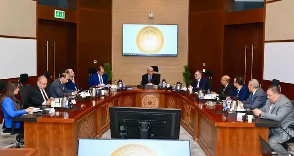 نائب رئيس الوزراء للشؤون الاقتصادية يعقد اجتماعا لمتابعة الجهود والاستعدادات لبدء تطبيق موازنة البرامج والأداء