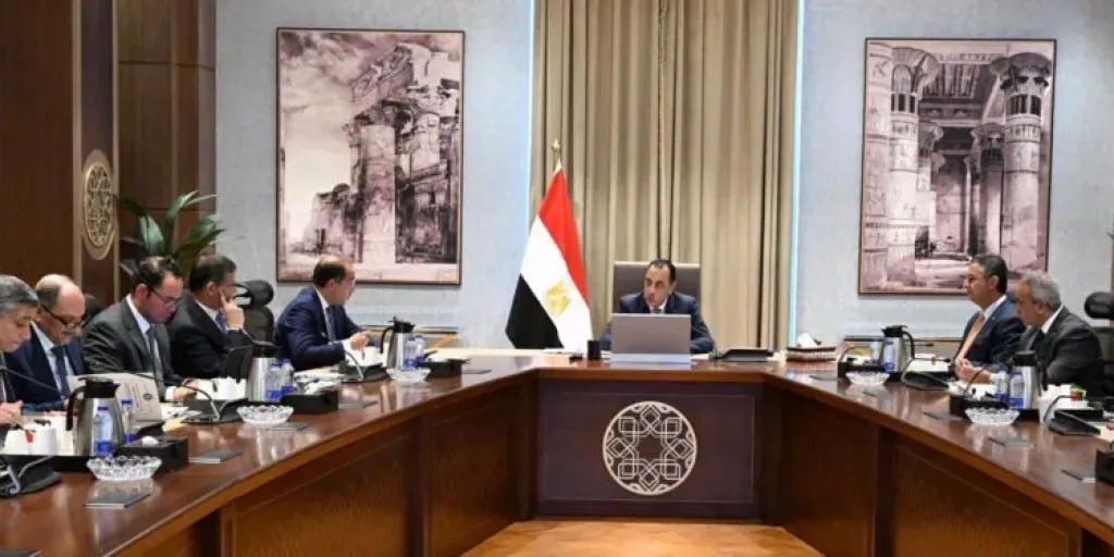 رئيس الوزراء يتابع موقف سداد مستحقات محصول قصب السكر للمزارعين