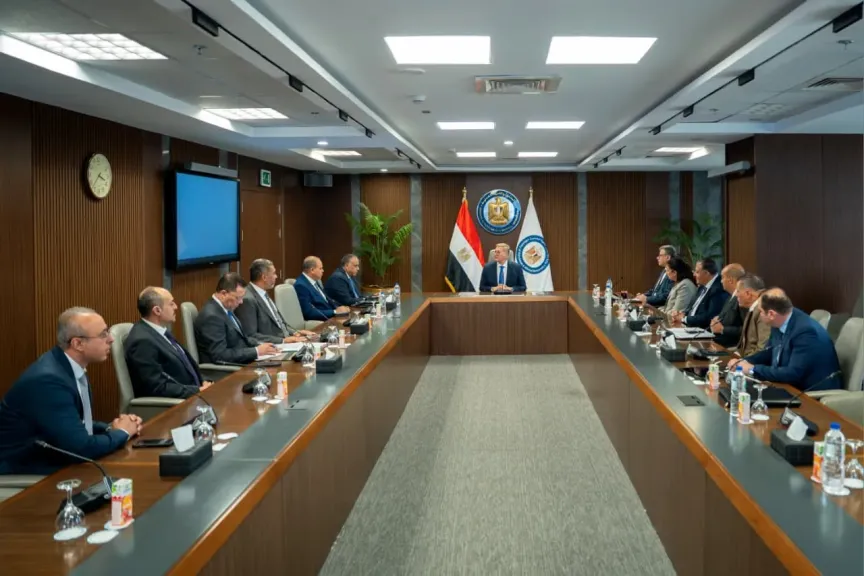 وزير البترول والثروة المعدنية يتابع مع المجلس التنفيذي لهيئة البترول خطط زيادة الإنتاج وتأمين الإمدادات ورفع كفاءة الأداء