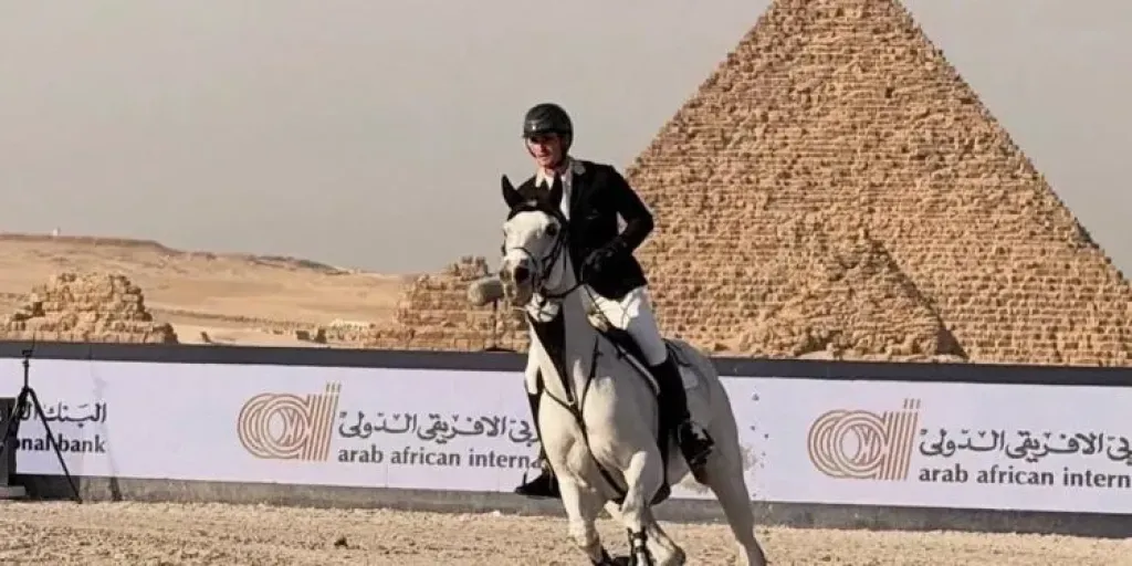 البنك العربى الافريقى الدولى راعيا لبطولة لونجين العالمية لقفز الحواجز في رحلتها الأولى إلى أهرامات الجيزة