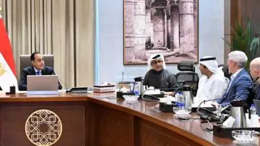 رئيس الوزراء يتابع تنفيذ مشروعات رأس الحكمة لتعزيز الاستثمارات والتنمية العمرانية بالساحل الشمالي