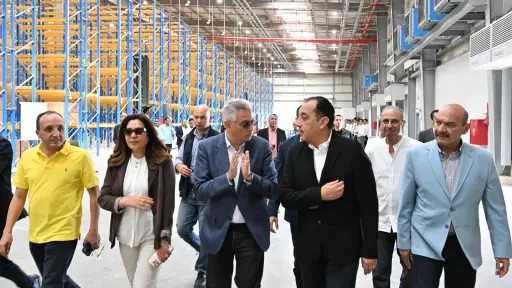 رئيس الوزراء يفتتح مستودع السويس الاستراتيجي للسلع الغذائية بحي عتاقة