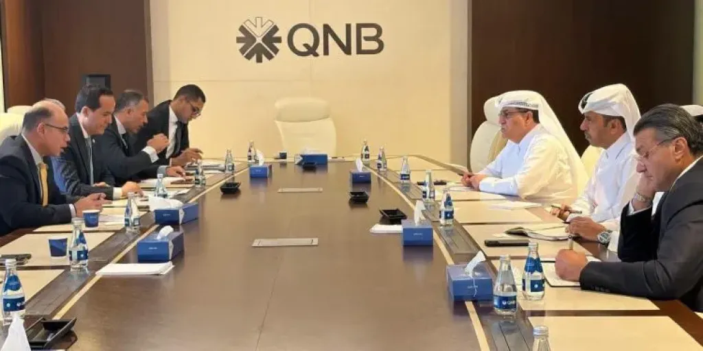 وزير الاستثمار يبحث مع رئيس مجموعة QNB الترويج للطروحات الحكومية وجذب المستثمرين