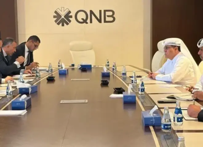 وزير الاستثمار يبحث مع رئيس مجموعة QNB الترويج للطروحات الحكومية وجذب المستثمرين