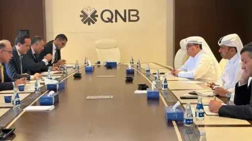 وزير الاستثمار يبحث مع رئيس مجموعة QNB الترويج للطروحات الحكومية وجذب المستثمرين
